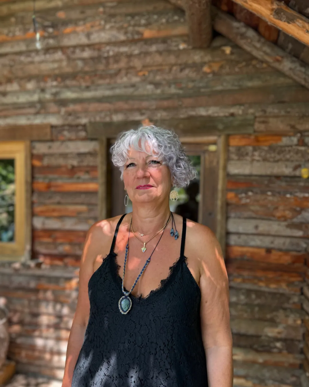 Portrait de Magali Okninski, praticienne en hypnose et naturopathe